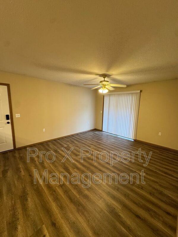 2123 Southfork Dr - Photo 2 of 12