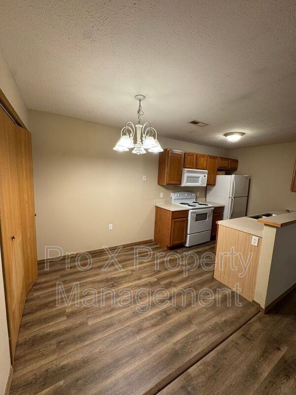 2123 Southfork Dr - Photo 3 of 12