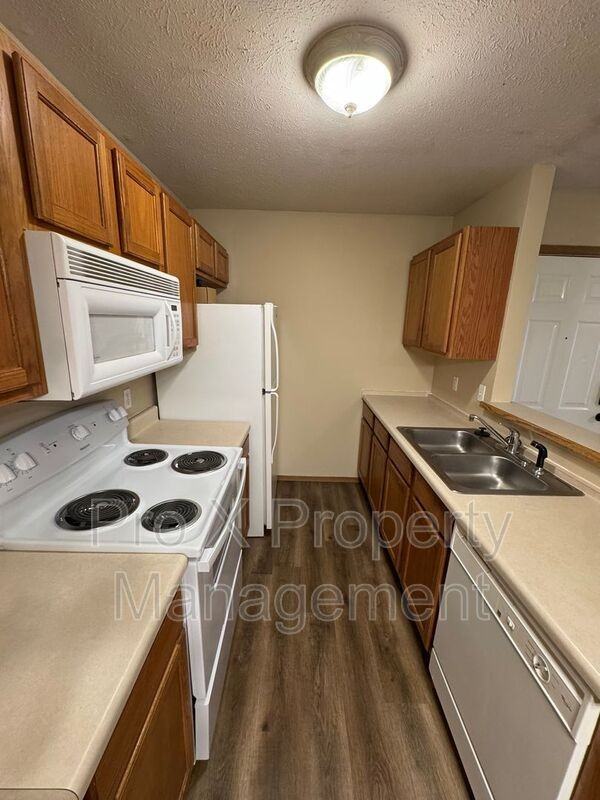 2123 Southfork Dr - Photo 4 of 12