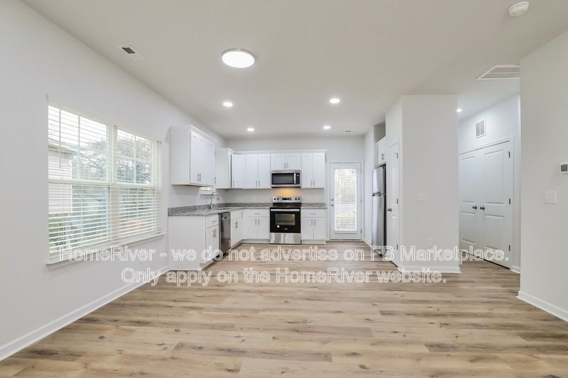 1821 N Dunleith Ave - Photo 4 of 19