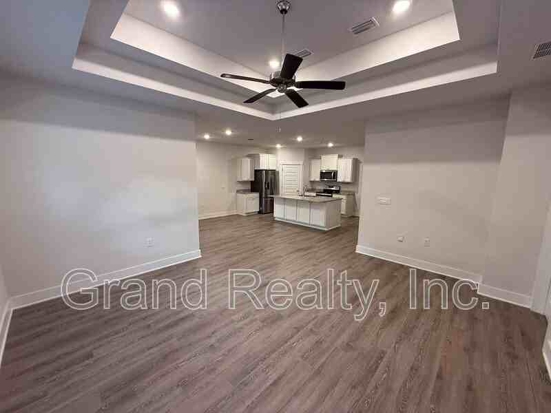 5749 Danbury Blvd - Photo 5 of 27