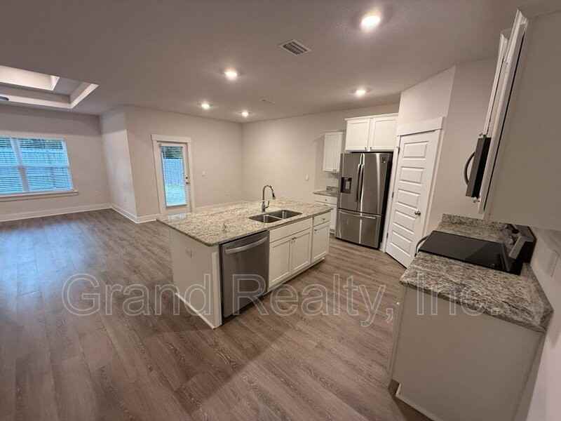 5749 Danbury Blvd - Photo 6 of 27