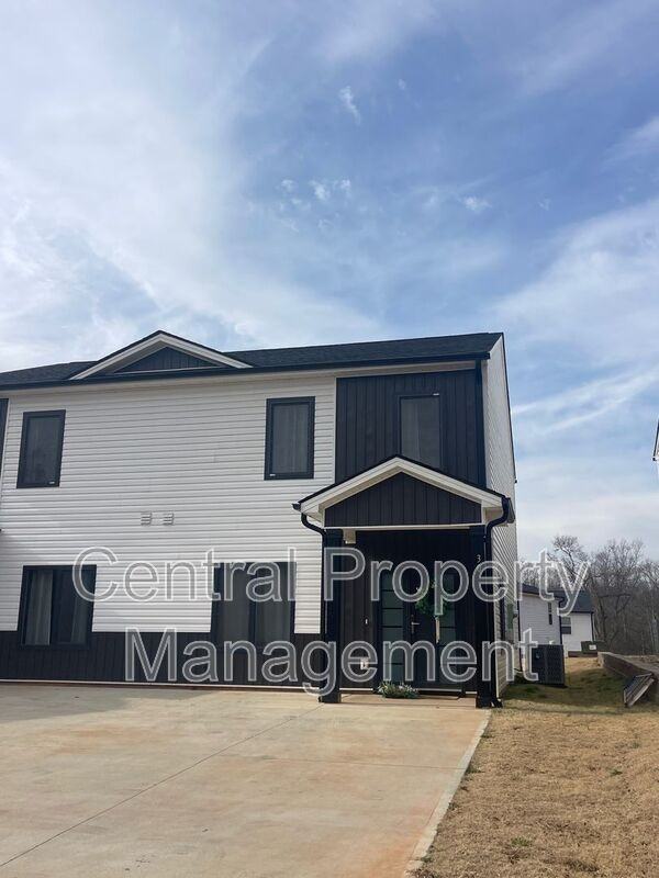 30 Beverly Hills Dr - Photo 2 of 2