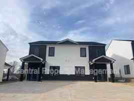 featured image of 32 Beverly Hills Dr