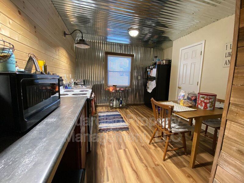 519 W 8th St - Photo 2 of 9