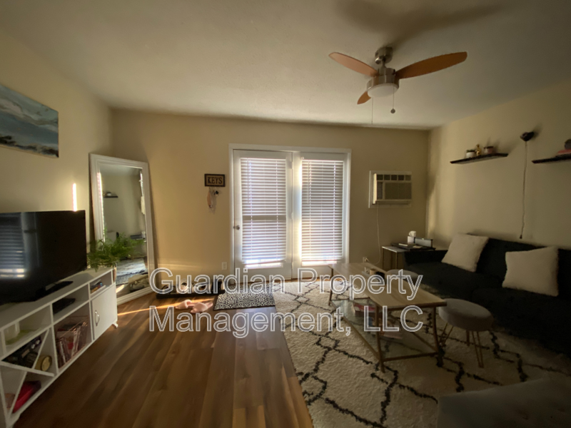 519 W 8th St - Photo 3 of 9