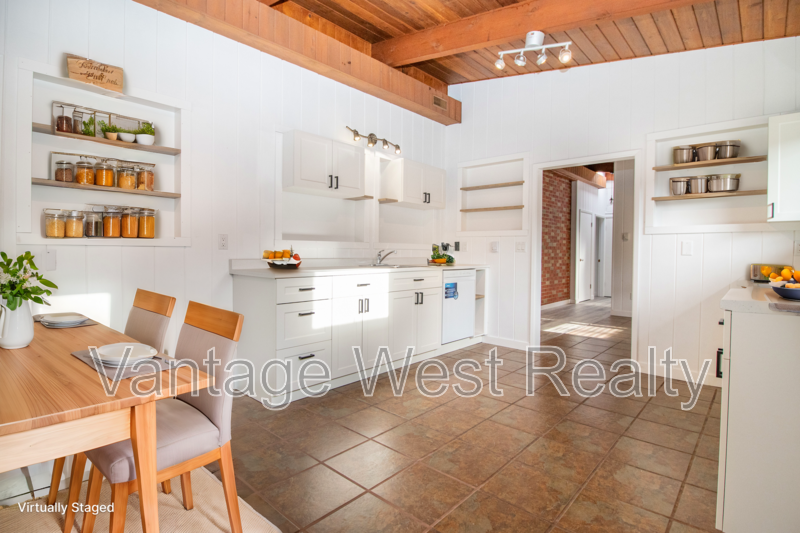 4902 Lakeshore Rd - Photo 2 of 28