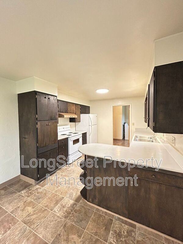 1930 Nw Kings Blvd - Photo 4 of 28