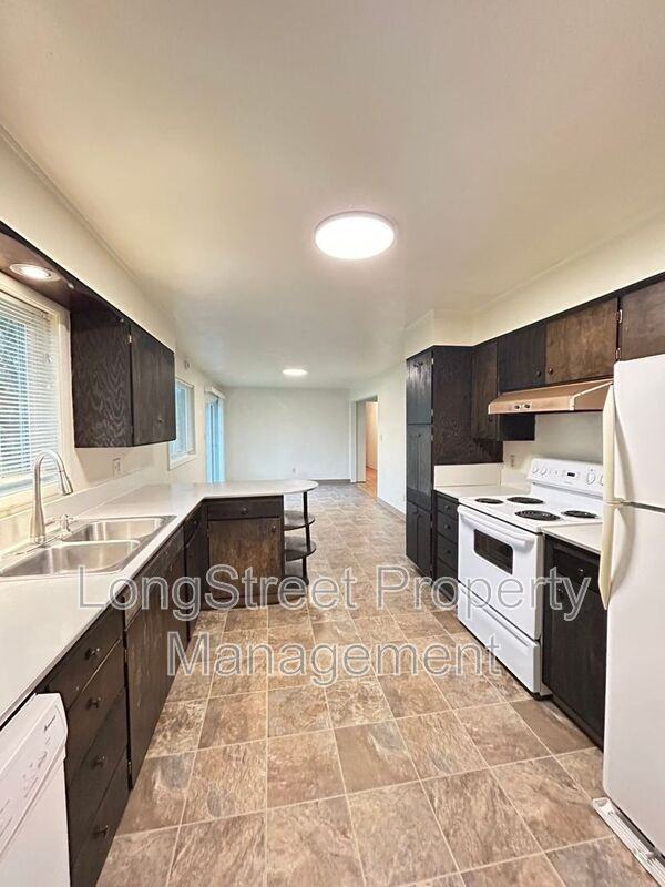 1930 Nw Kings Blvd - Photo 5 of 28