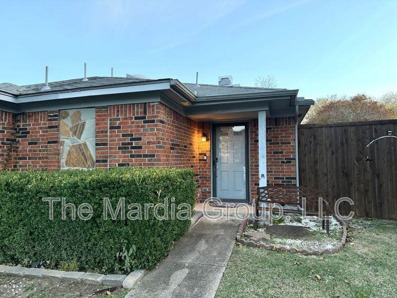 2704 Mill Trce - Photo 2 of 13