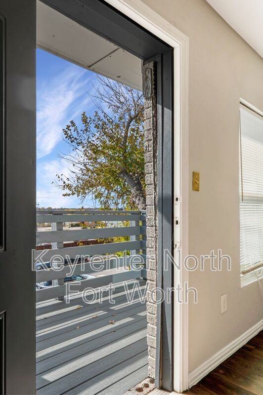 2735 Purington Ave #201 - Photo 5 of 41