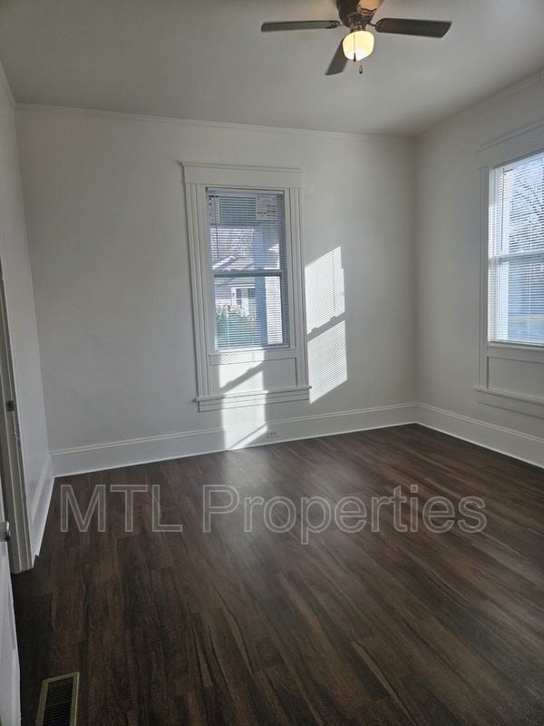 238 E Moore St - Photo 2 of 13