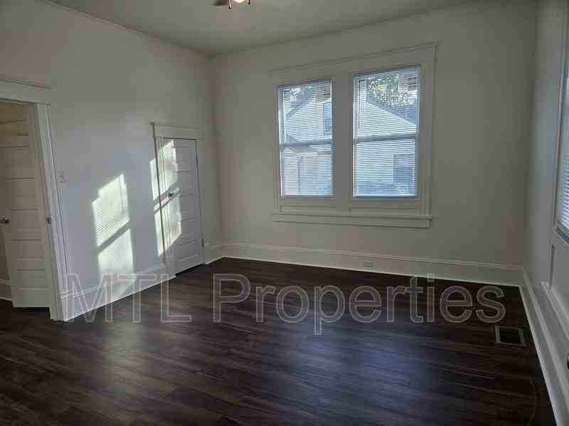 238 E Moore St - Photo 5 of 13