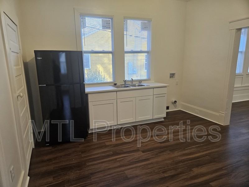 238 E Moore St - Photo 6 of 13