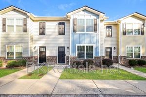 featured image of 402 Whippet St