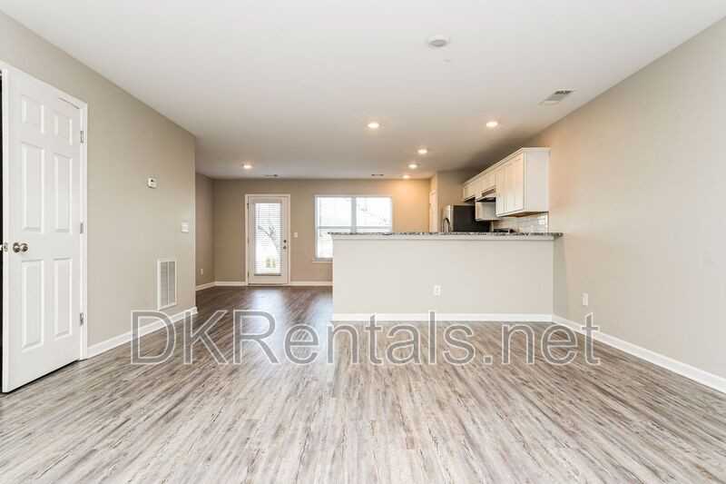 402 Whippet St - Photo 3 of 15