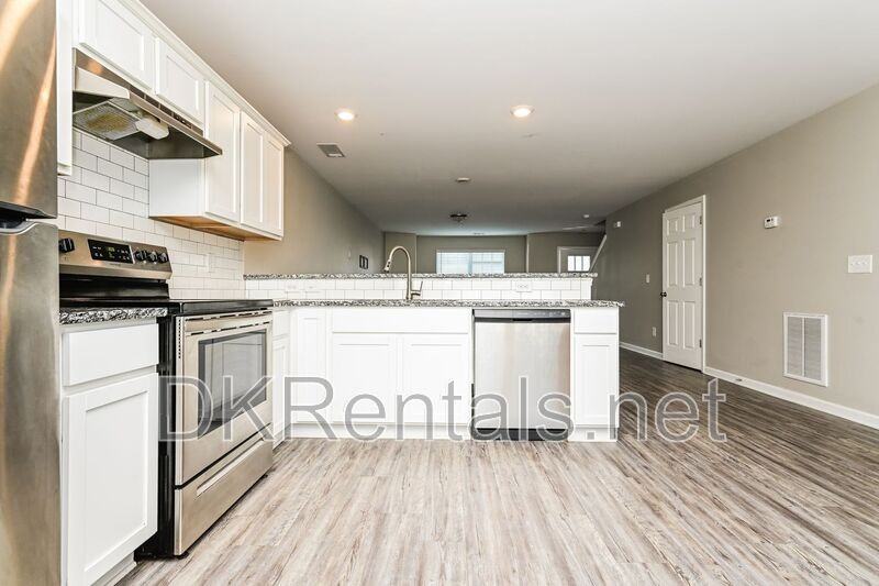 402 Whippet St - Photo 5 of 15