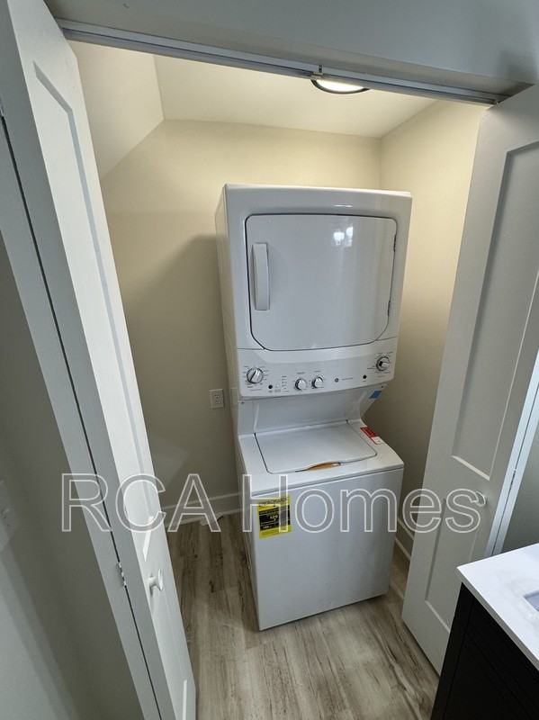 1009 W 36th St - Photo 2 of 16