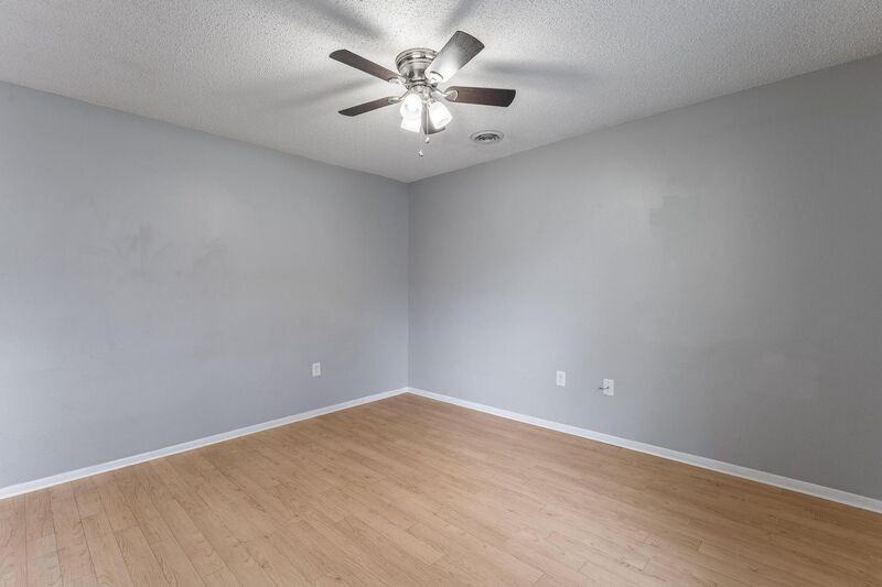 2316 N Raven Ln - Photo 4 of 15