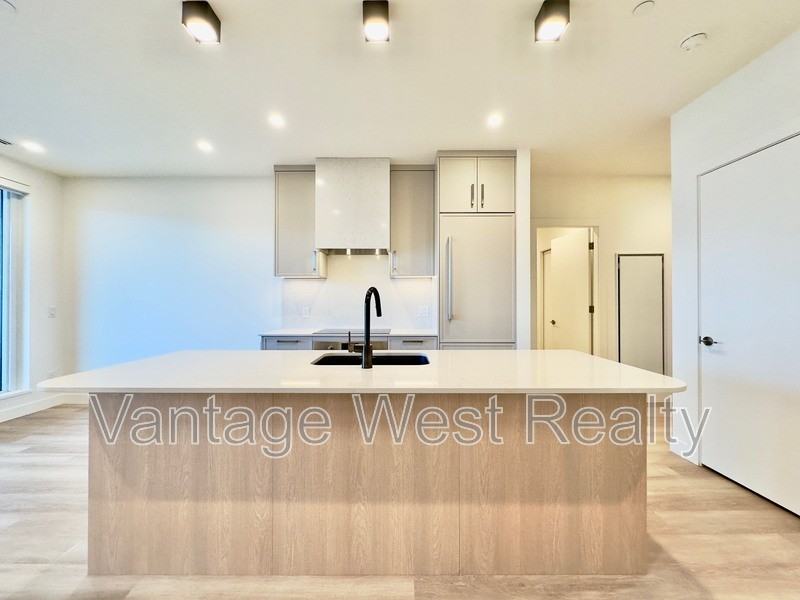 3200 Lakeshore Rd - Photo 5 of 46