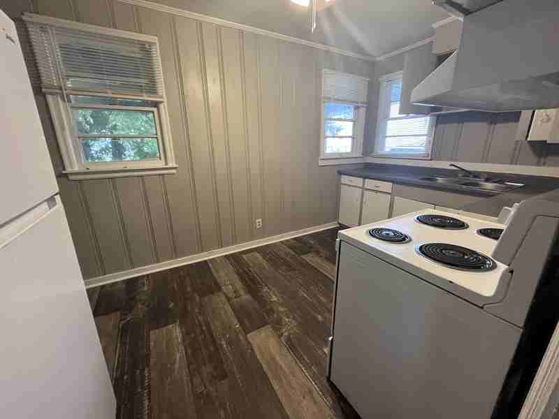 217 17th St N - Photo 3 of 9