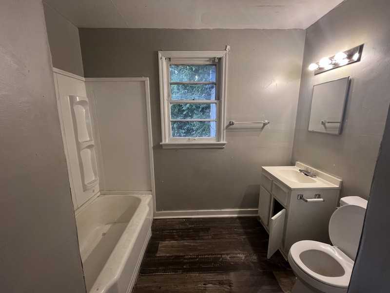 217 17th St N - Photo 6 of 9