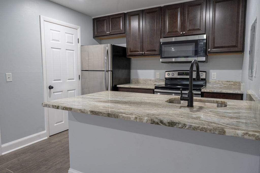 225 S Main St #7 - Photo 4 of 27