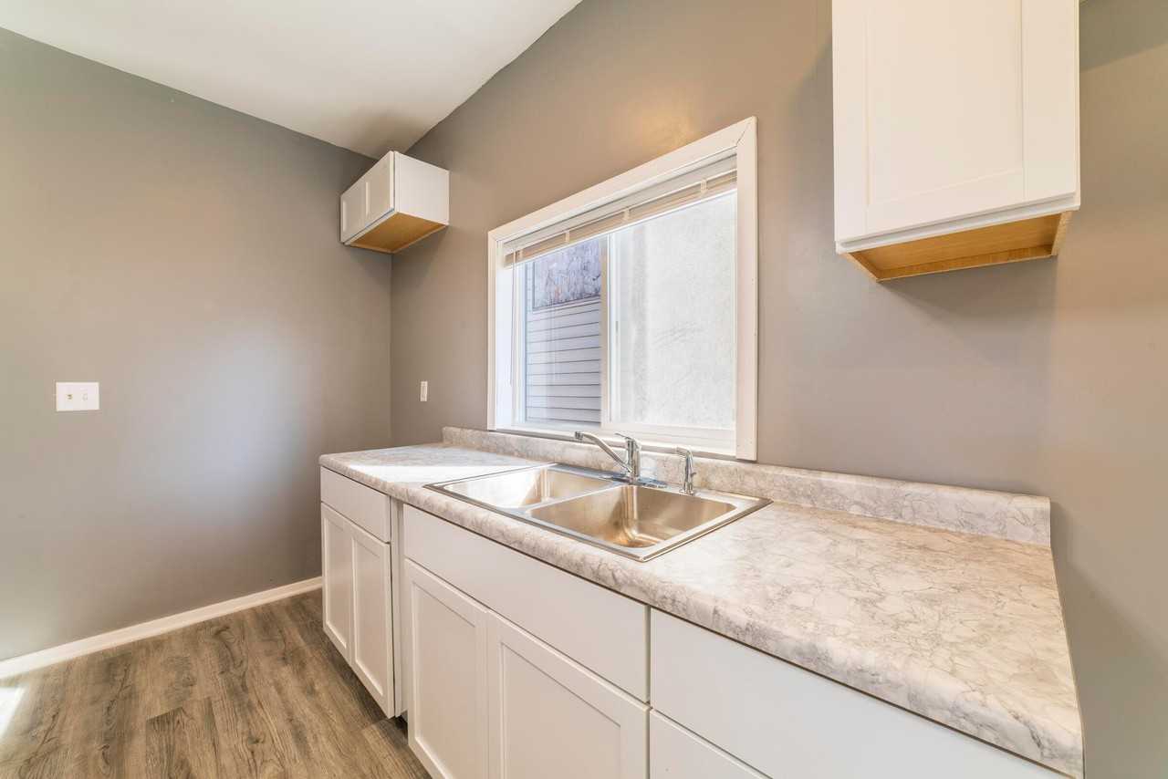 2549 Fillmore St - Photo 5 of 17