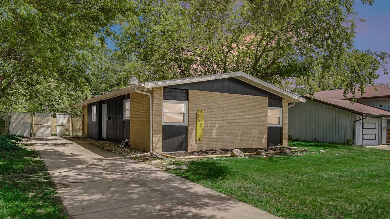 8726 Lakewood Ave - Photo 2 of 26