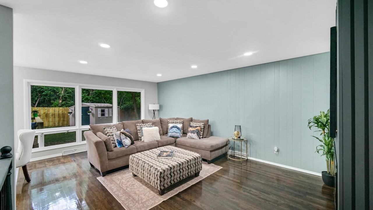 8726 Lakewood Ave - Photo 6 of 26