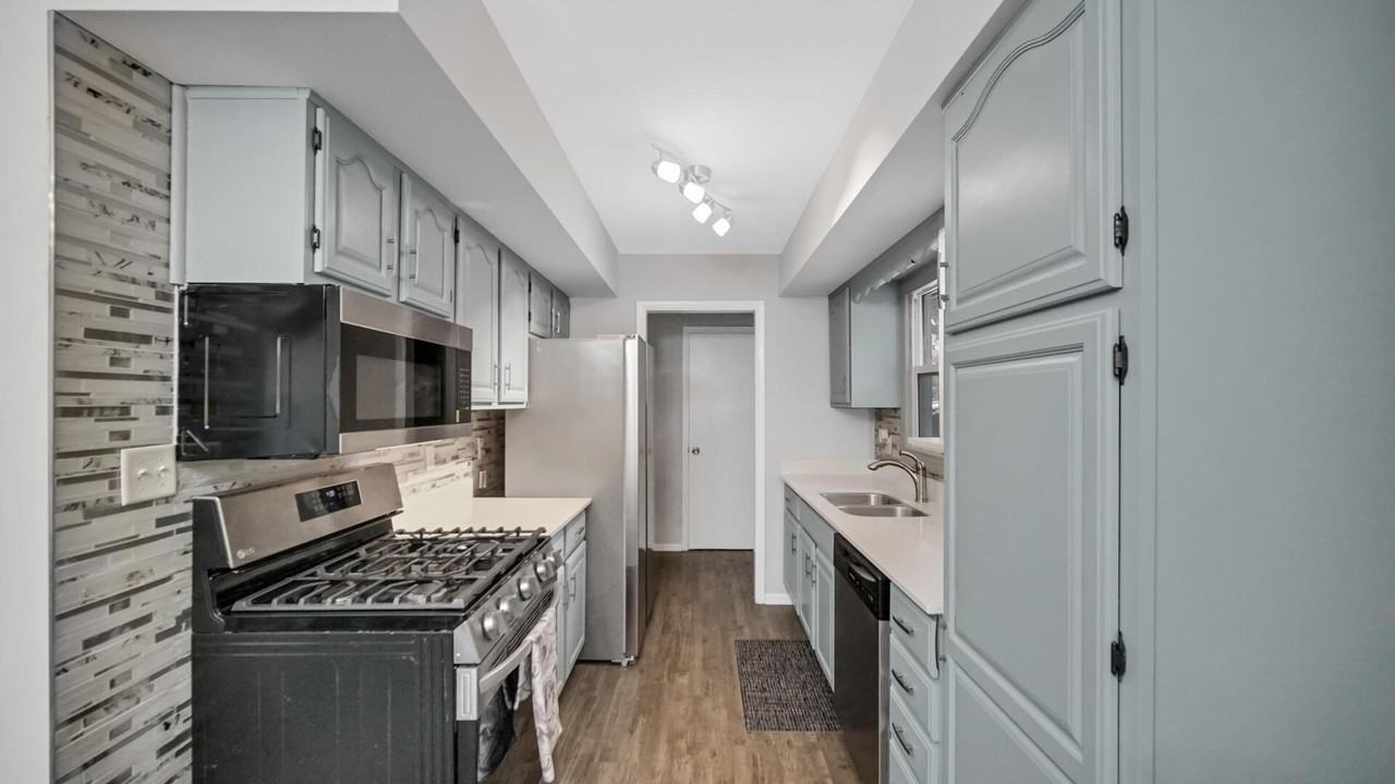 8726 Lakewood Ave - Photo 7 of 26