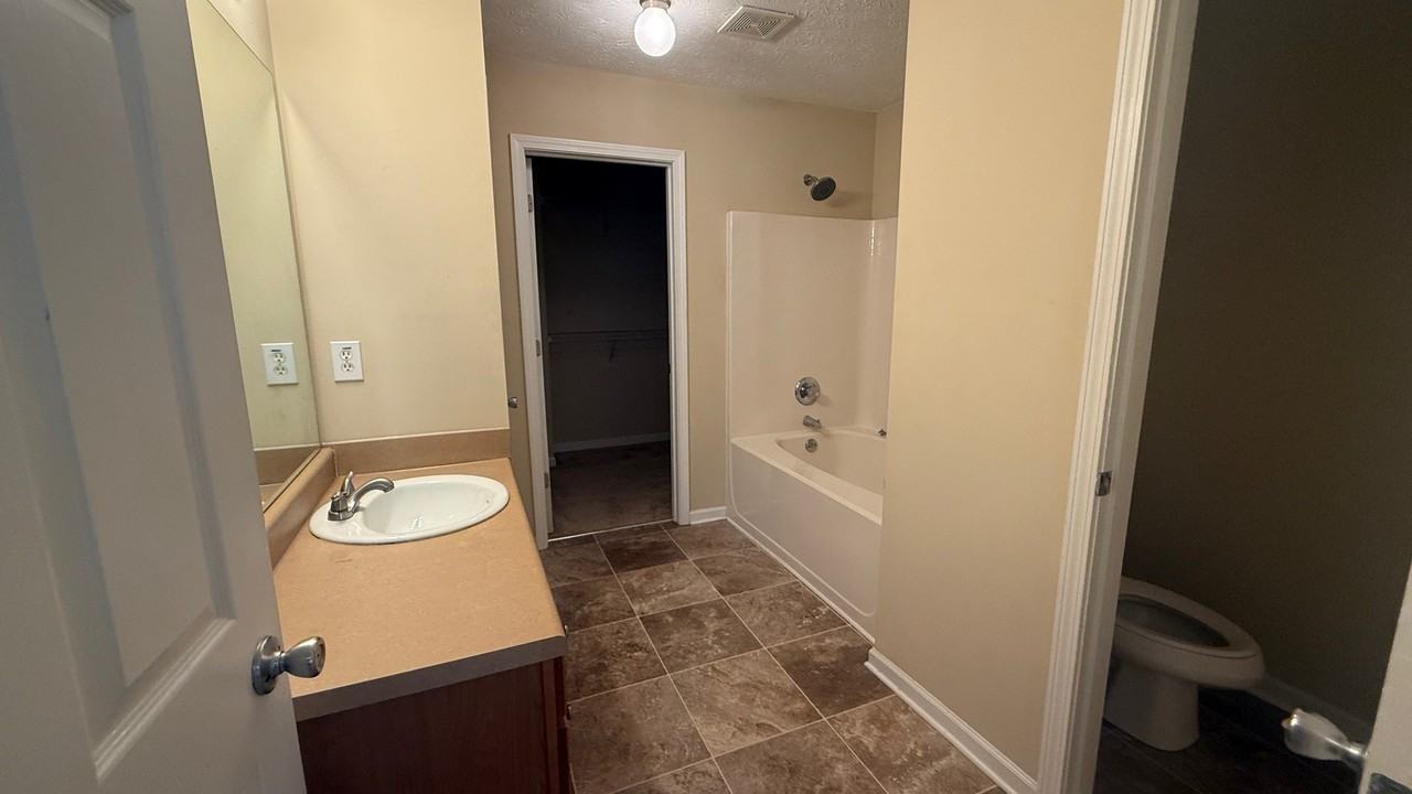 5025 Village Run Dr - Photo 4 of 15