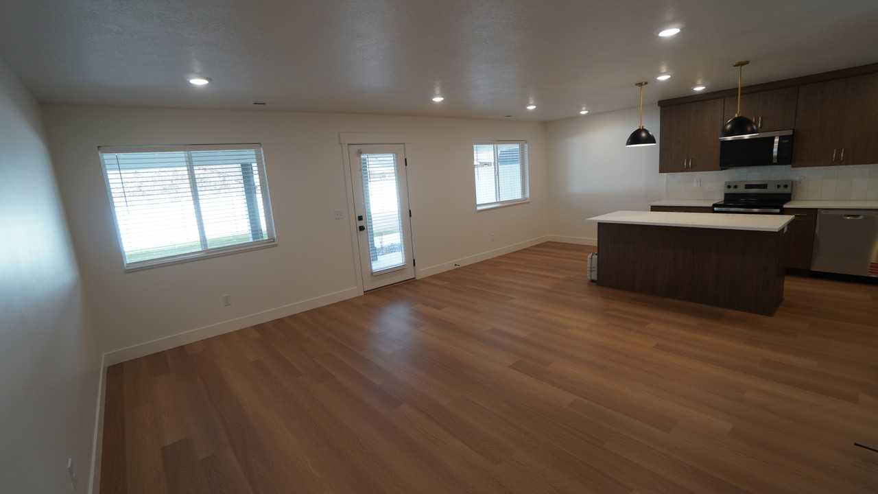 358 N Liberty Cove Dr - Photo 5 of 33