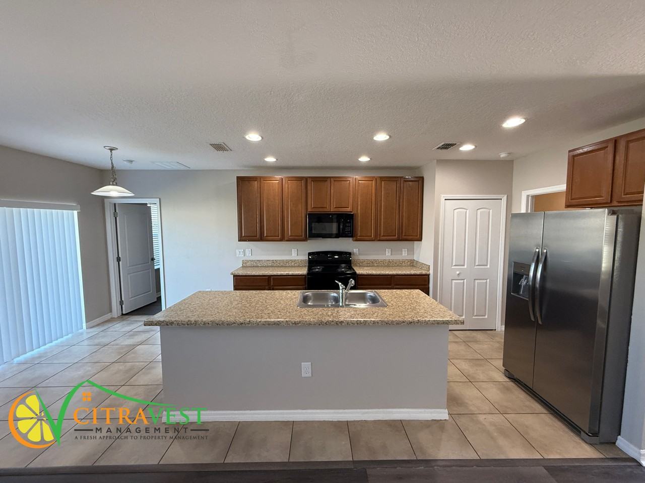 3308 Lynrock Ave - Photo 3 of 9