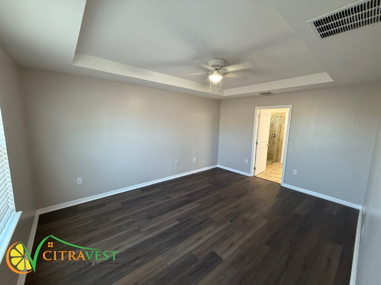 3308 Lynrock Ave - Photo 4 of 9