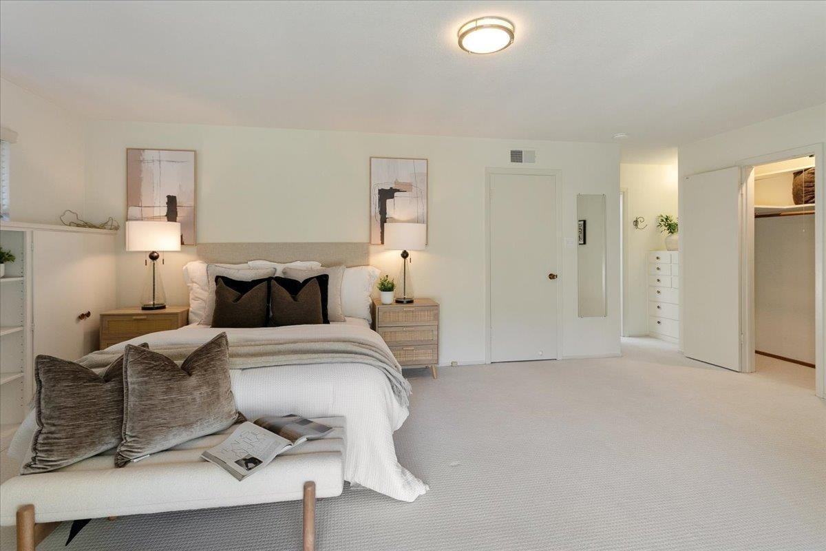 762 University Ave - Photo 3 of 7