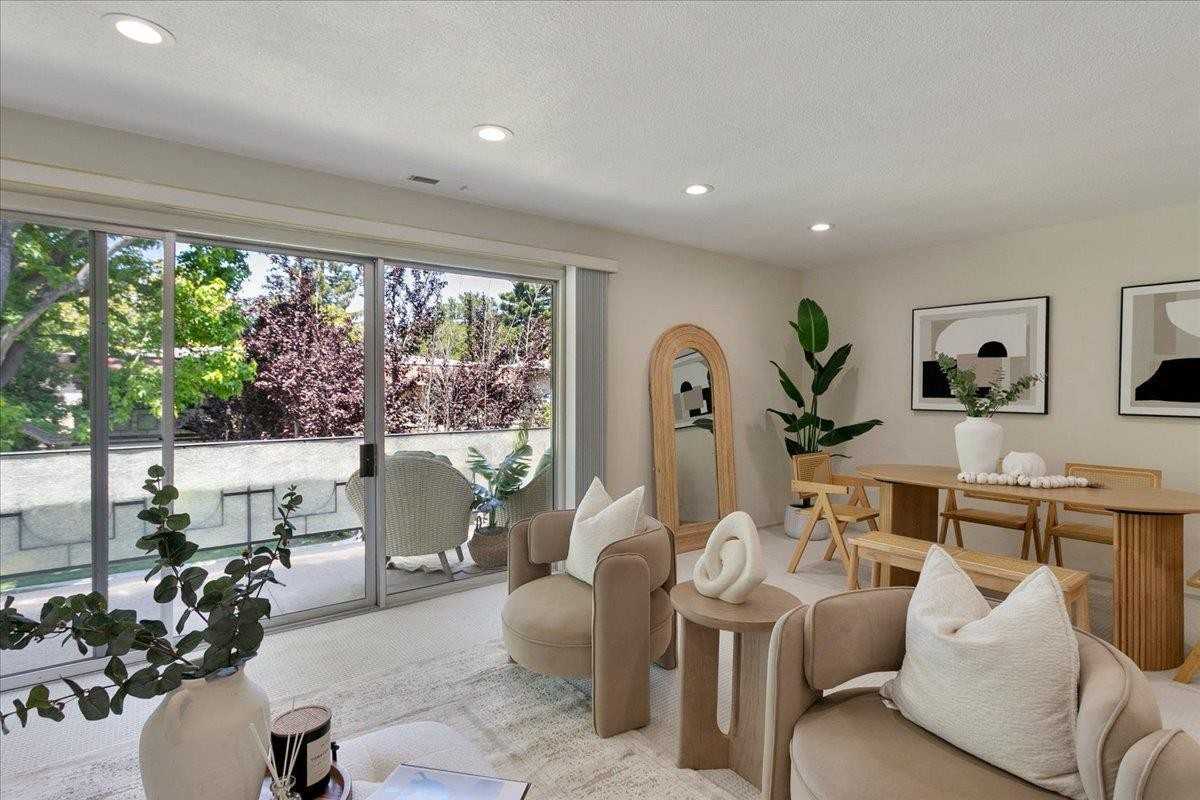 762 University Ave - Photo 4 of 7