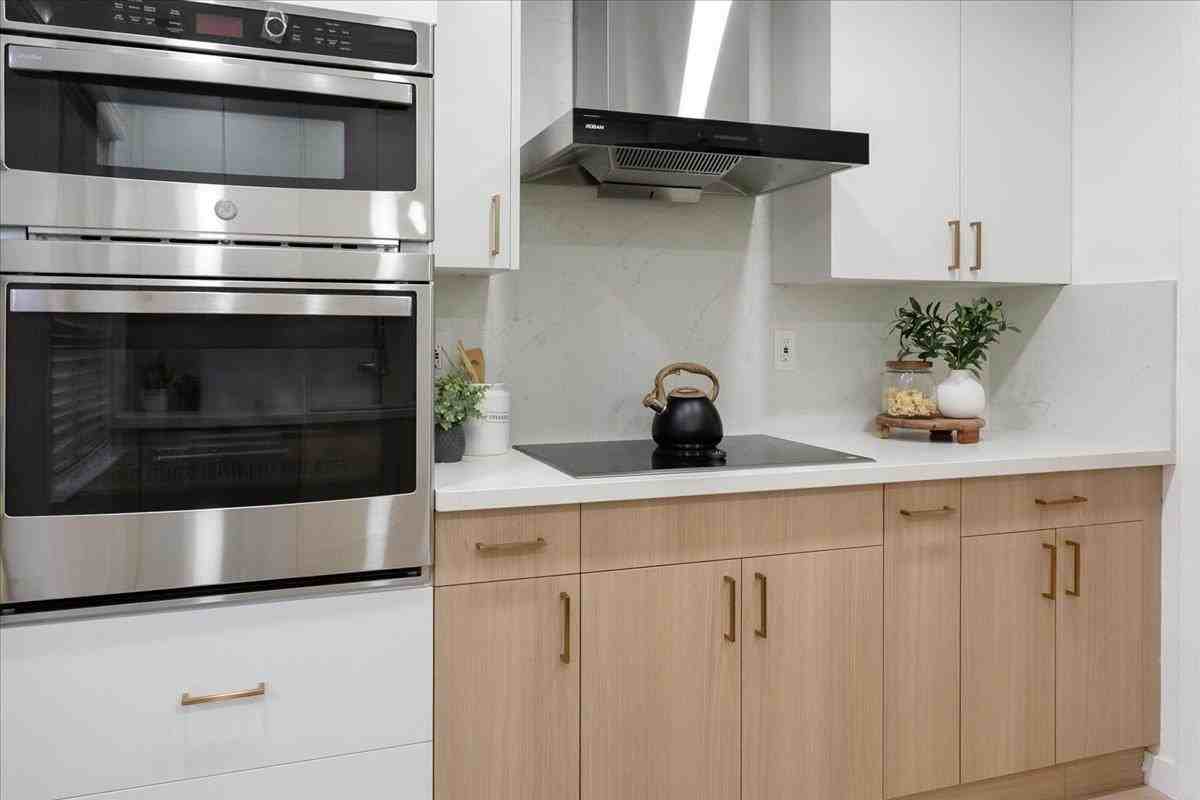 762 University Ave - Photo 5 of 7