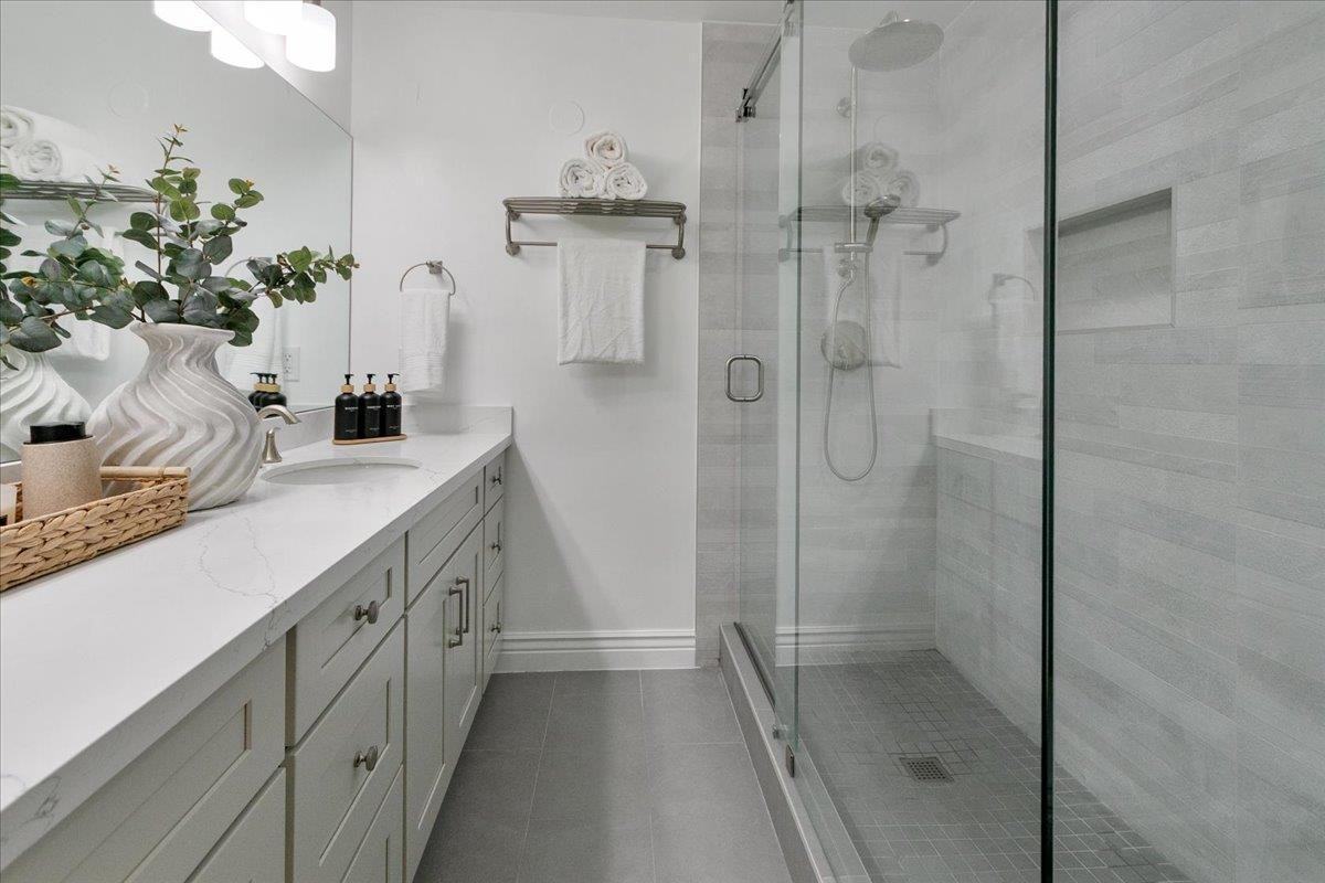 762 University Ave - Photo 6 of 7