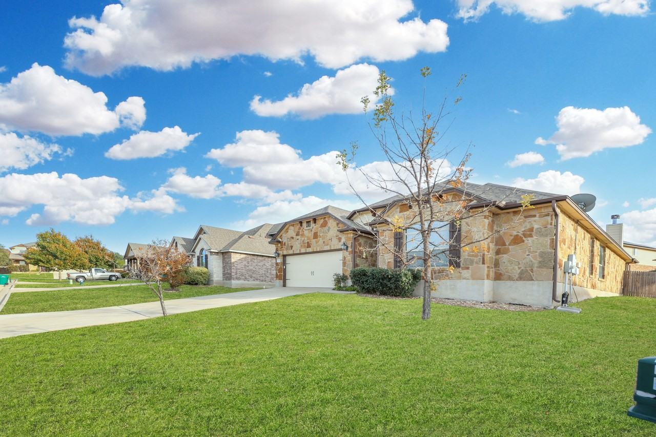 818 Valentino Dr - Photo 3 of 20