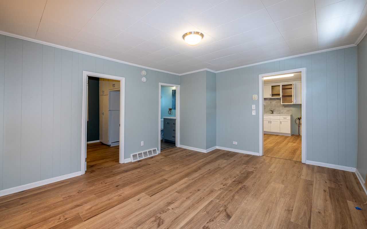 7600 Lawn Ave - Photo 4 of 16