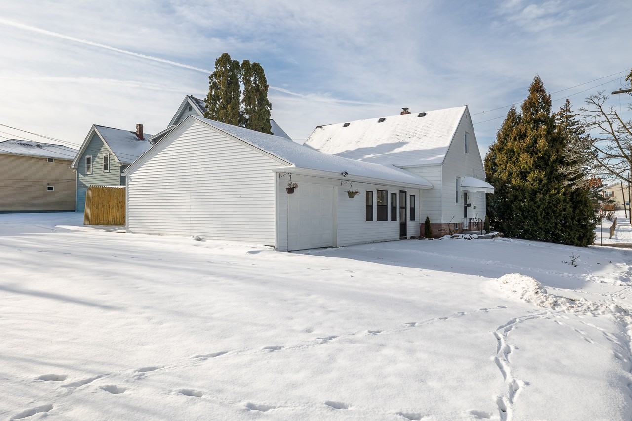 4417 W 51st St - Photo 3 of 32