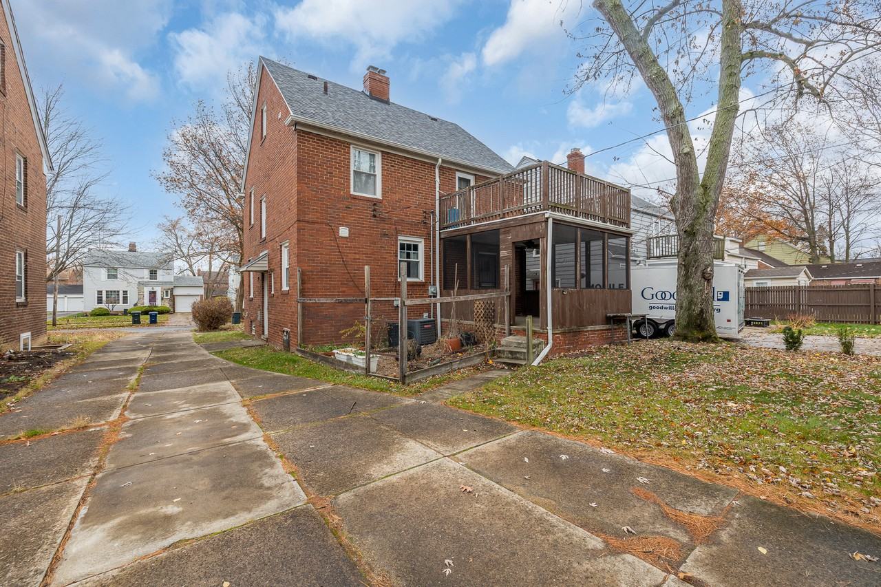 3748 Berkeley Rd - Photo 4 of 35