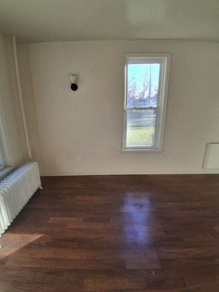 305 3Rd St N - Photo 3 of 21