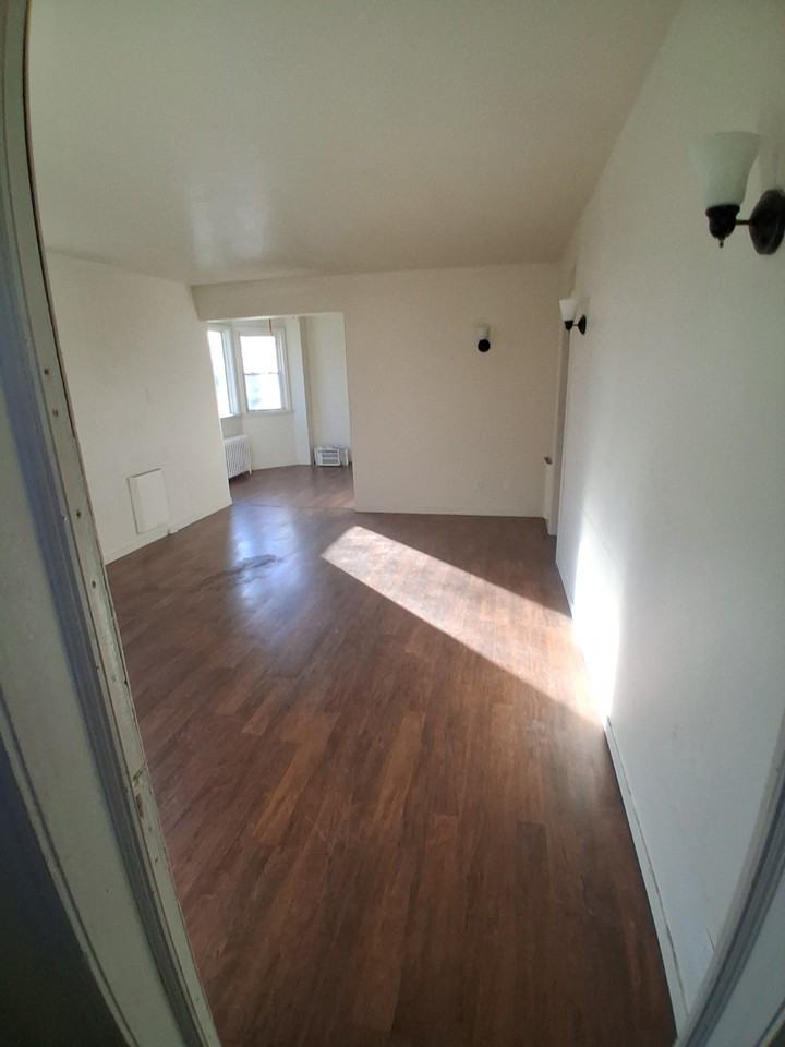 305 3Rd St N - Photo 4 of 21