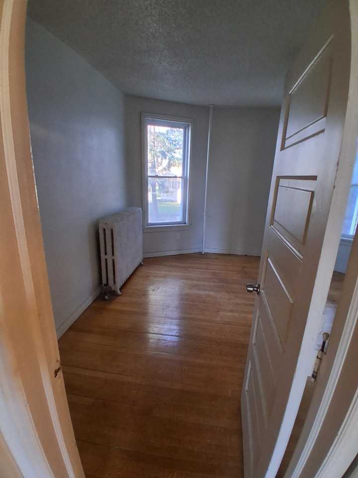 305 3Rd St N - Photo 7 of 21