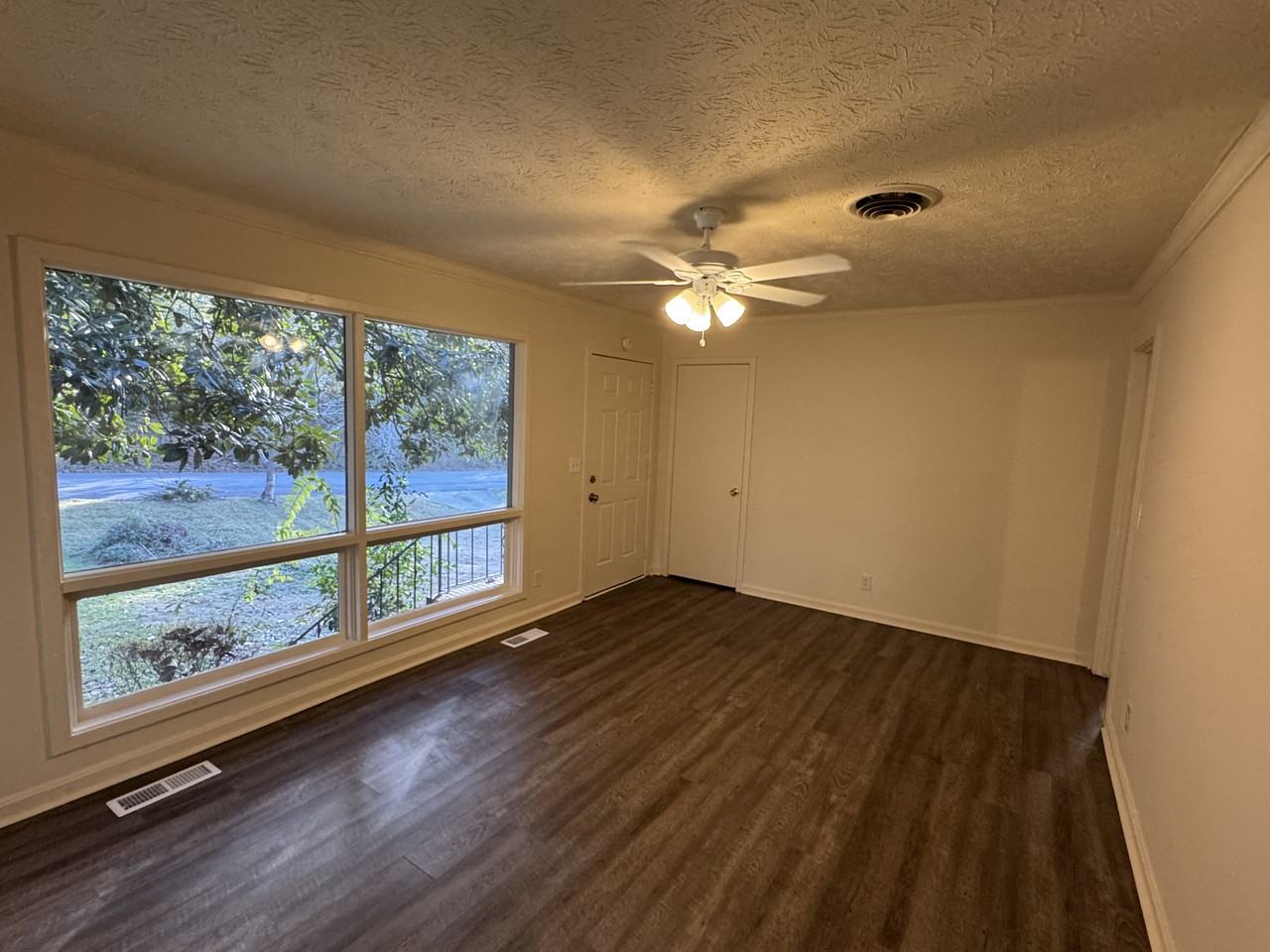 109 Wendell Dr - Photo 3 of 13