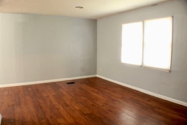 967 Duxberry Ave - Photo 4 of 27