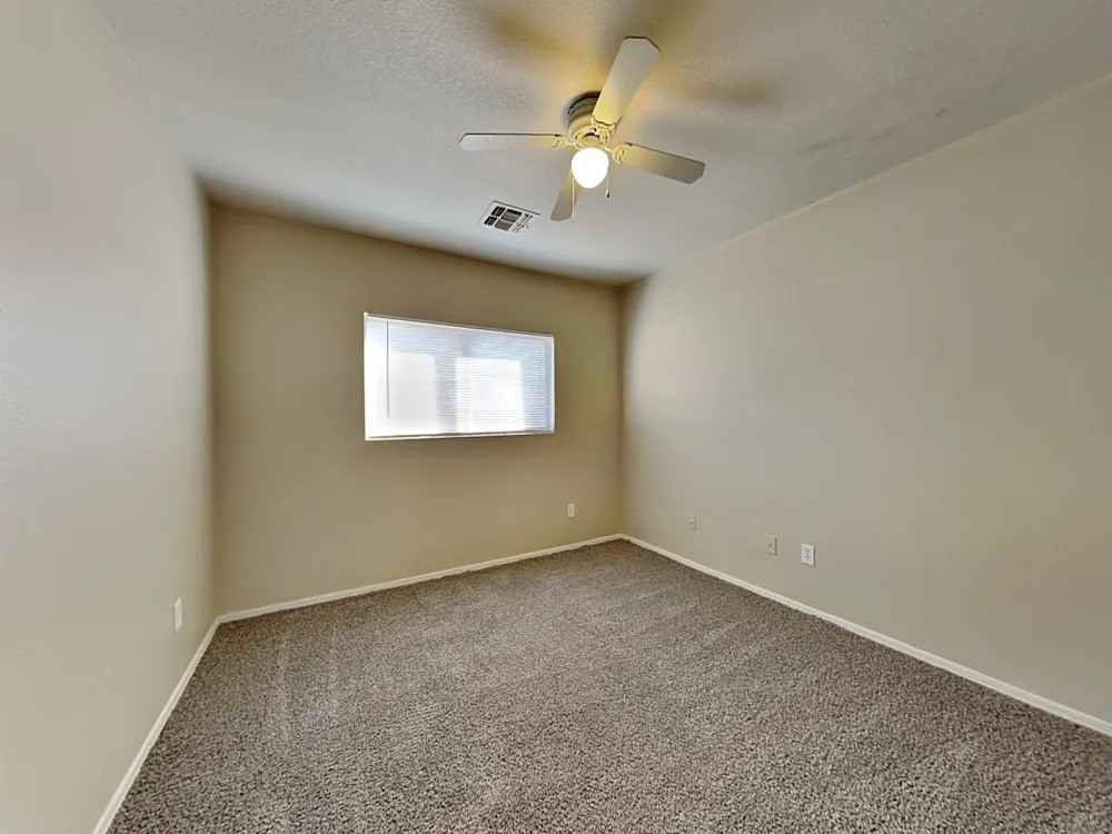 5507 Riordan Way - Photo 3 of 6