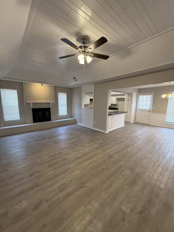 7413 Nw 125th St - Photo 3 of 21